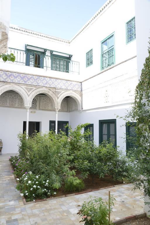 Hotel Palais Bayram Túnez Exterior foto The courtyard of the Dar Si Said