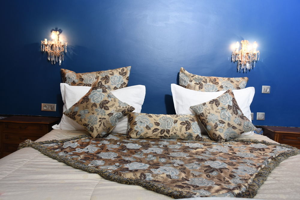 Hotel Palais Bayram Túnez Exterior foto A bed with cushions